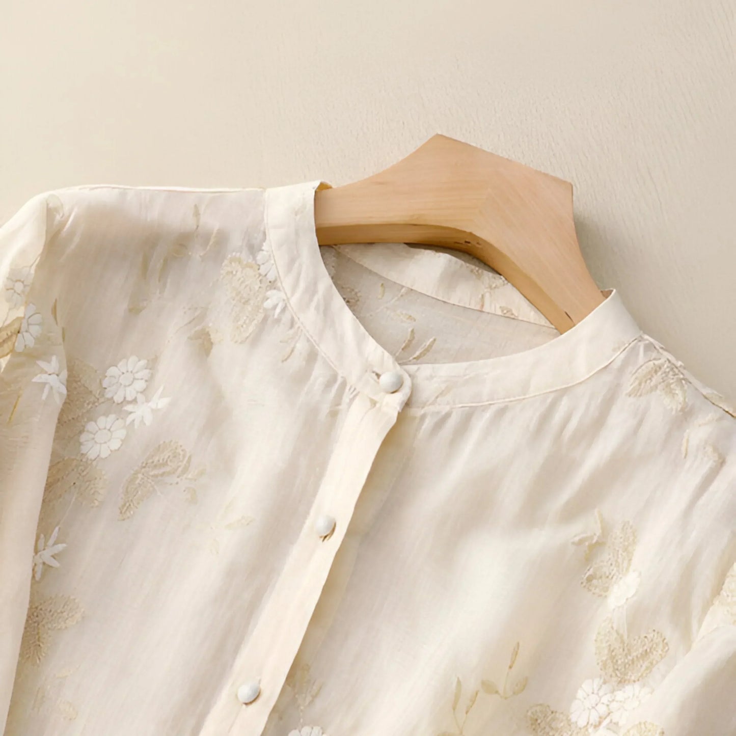 Mireille | Cotton Top with Embroidered Flowers